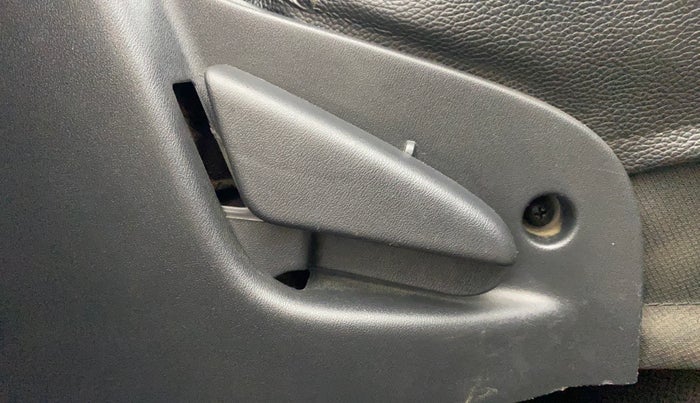 2018 Datsun Go Plus T(O), Petrol, Manual, 94,167 km, Driver Side Adjustment Panel