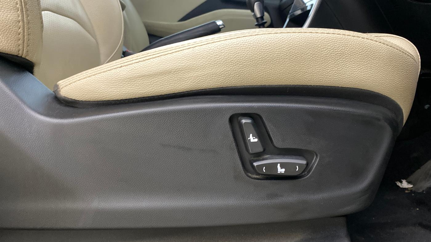2023 MG HECTOR SHARP PRO 1.5 TURBO MT PETROL, Petrol, Manual, 33,012 km, Driver Side Adjustment Panel