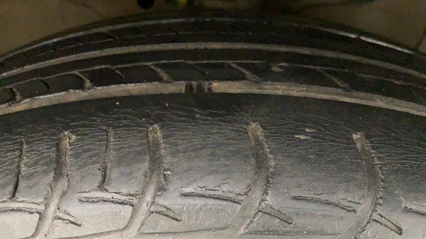 2017 Maruti Ertiga VXI, Petrol, Manual, 61,244 km, Right Front Tyre Tread