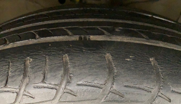 2017 Maruti Ertiga VXI, Petrol, Manual, 61,244 km, Right Front Tyre Tread