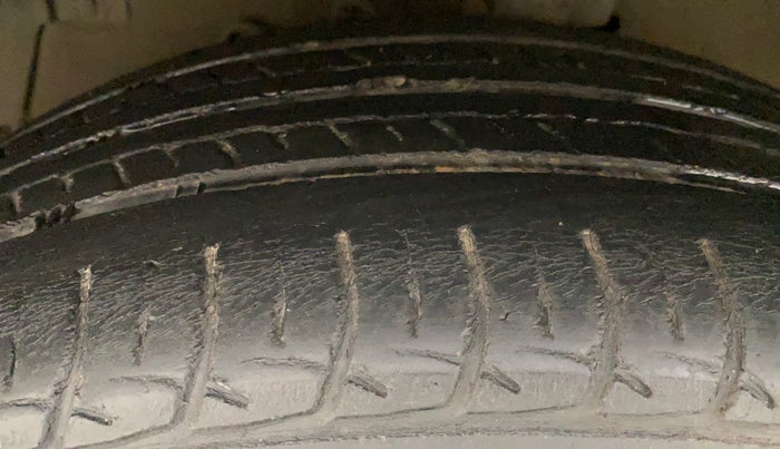 2017 Maruti Ertiga VXI, Petrol, Manual, 61,244 km, Left Front Tyre Tread