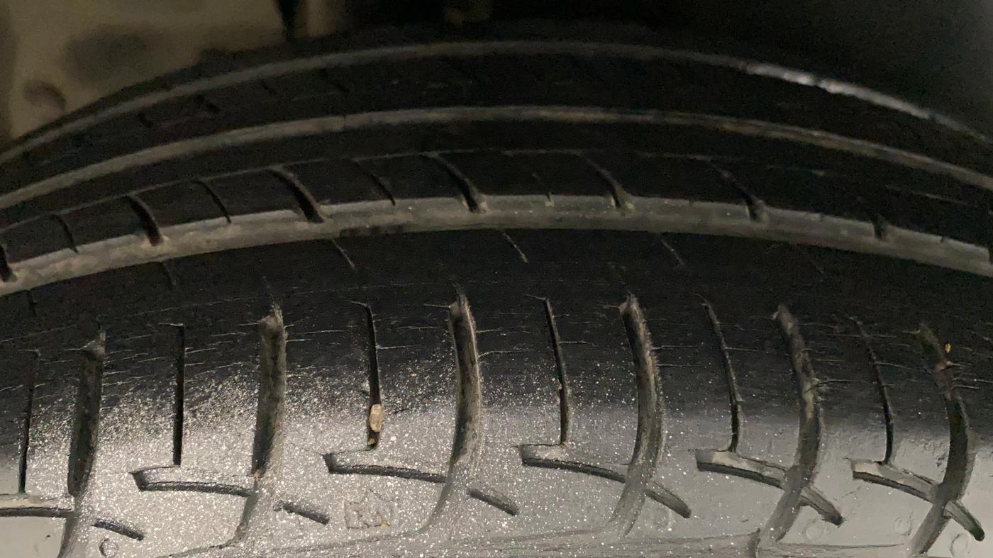 2017 Maruti Ertiga VXI, Petrol, Manual, 61,244 km, Right Rear Tyre Tread