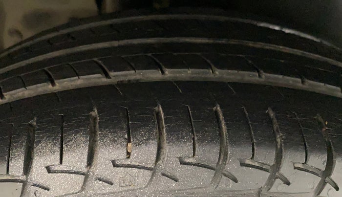 2017 Maruti Ertiga VXI, Petrol, Manual, 61,244 km, Right Rear Tyre Tread