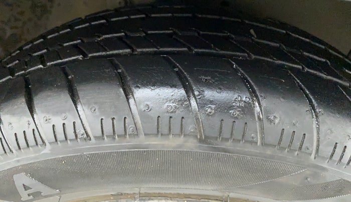 2015 Maruti Celerio ZXI D, Petrol, Manual, 39,916 km, Right Front Tyre Tread