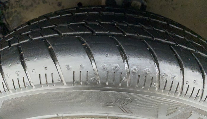 2015 Maruti Celerio ZXI D, Petrol, Manual, 39,916 km, Left Front Tyre Tread