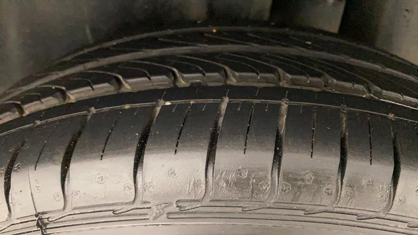 2015 Maruti Ciaz ZXI, Petrol, Manual, 45,079 km, Left Rear Tyre Tread