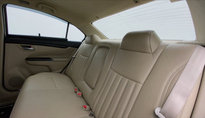 2015 Maruti Ciaz ZXI, Petrol, Manual, 45,079 km, Right Side Rear Door Cabin