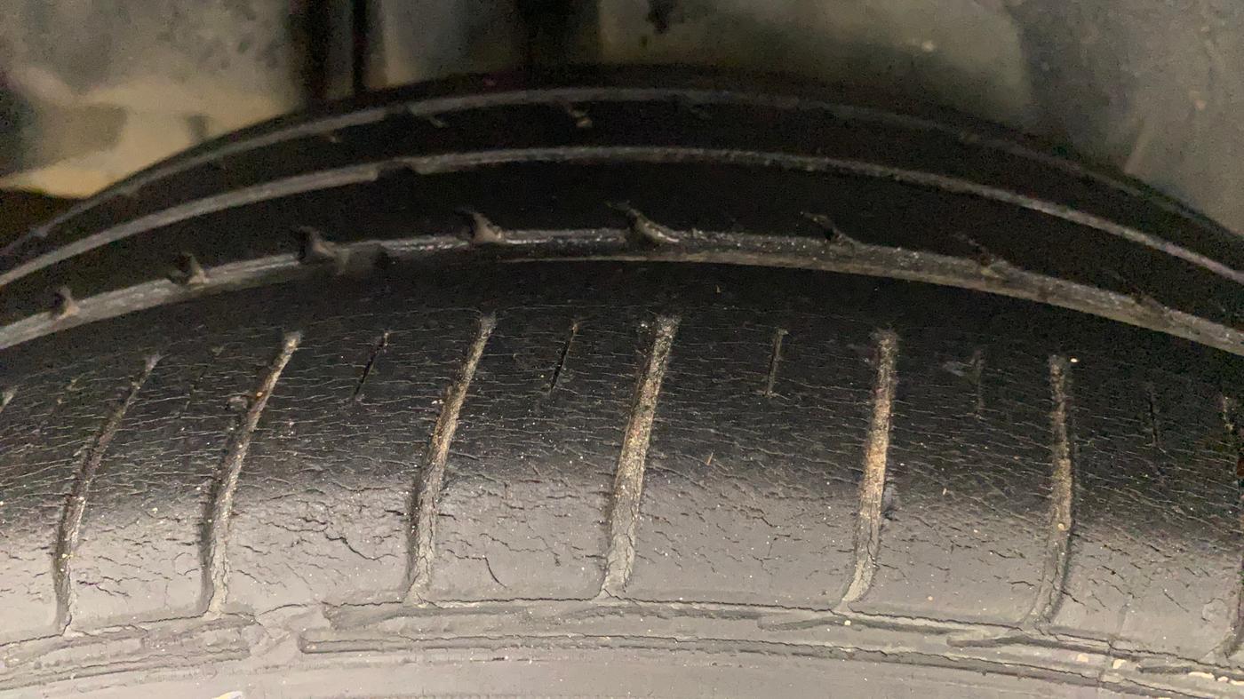 2015 Maruti Ciaz ZXI, Petrol, Manual, 45,079 km, Right Rear Tyre Tread