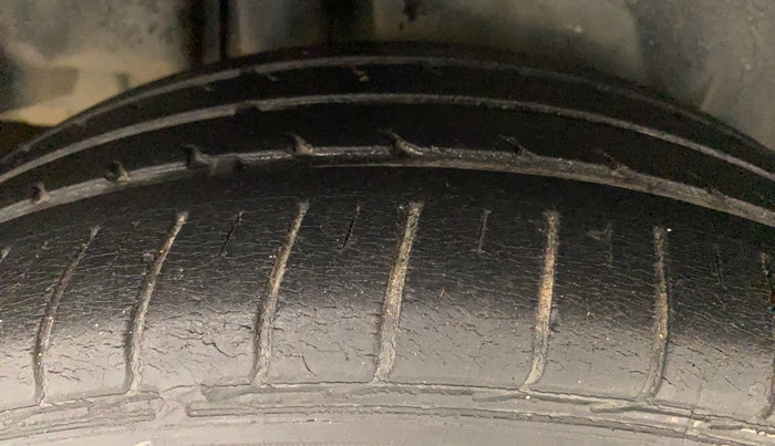 2015 Maruti Ciaz ZXI, Petrol, Manual, 45,079 km, Right Rear Tyre Tread