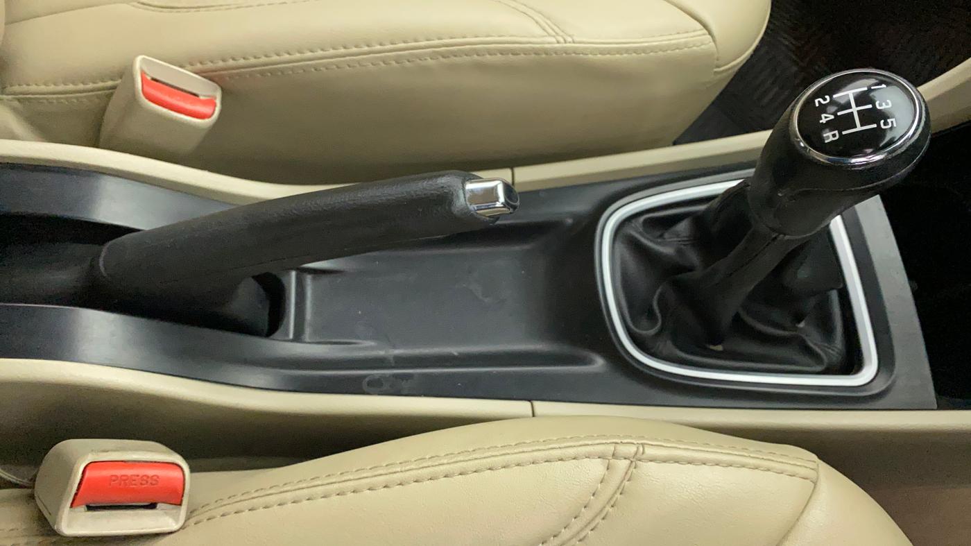 2015 Maruti Ciaz ZXI, Petrol, Manual, 45,079 km, Gear Lever