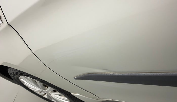 2015 Maruti Ciaz ZXI, Petrol, Manual, 45,079 km, Front passenger door - Slightly dented