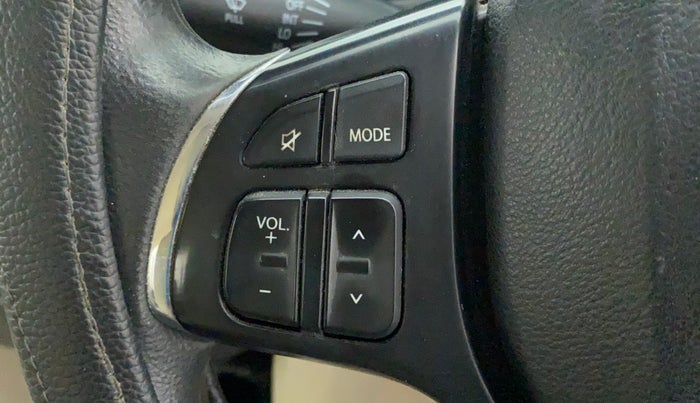 2015 Maruti Ciaz ZXI, Petrol, Manual, 45,079 km, Steering wheel - Sound system control not functional