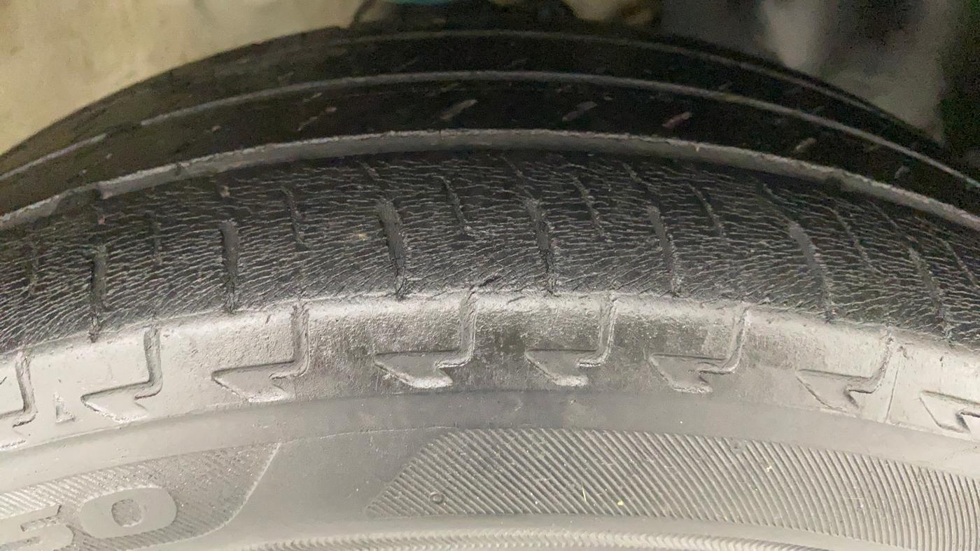 2019 Maruti IGNIS DELTA 1.2 K12 AMT, Petrol, Automatic, 34,528 km, Right Front Tyre Tread