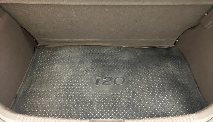 2010 Hyundai i20 MAGNA O 1.2, Petrol, Manual, 61,194 km, Boot Inside