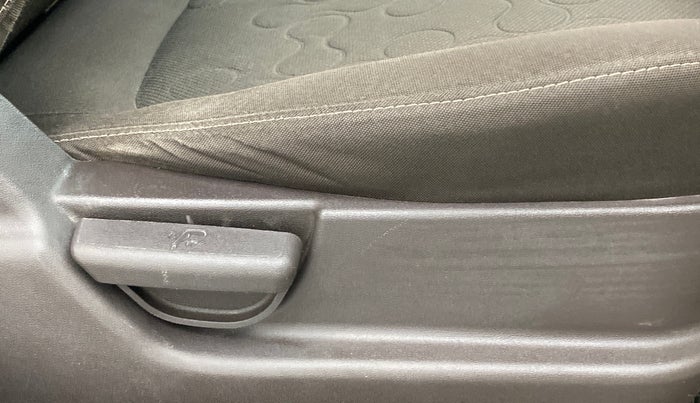 2010 Hyundai i20 MAGNA O 1.2, Petrol, Manual, 61,194 km, Driver Side Adjustment Panel