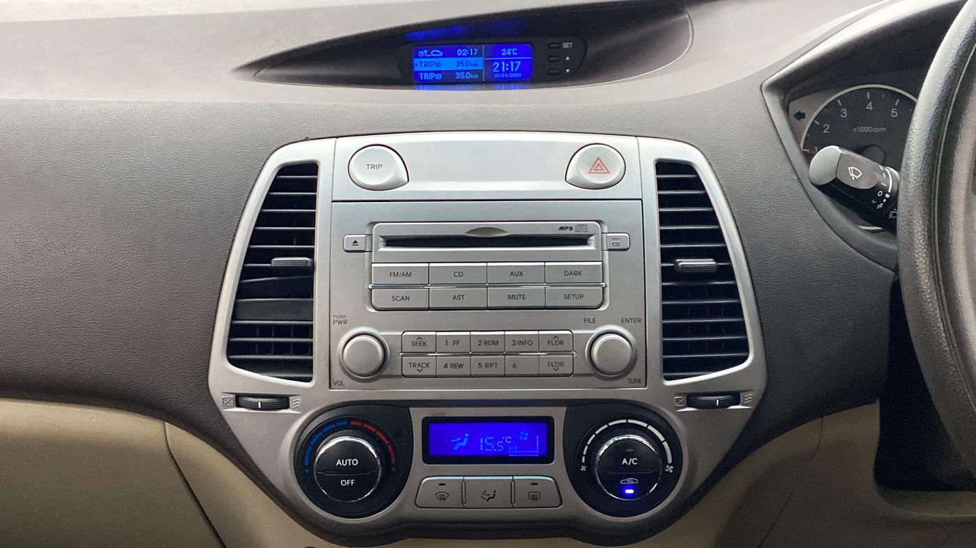 2010 Hyundai i20 MAGNA O 1.2, Petrol, Manual, 61,194 km, Air Conditioner