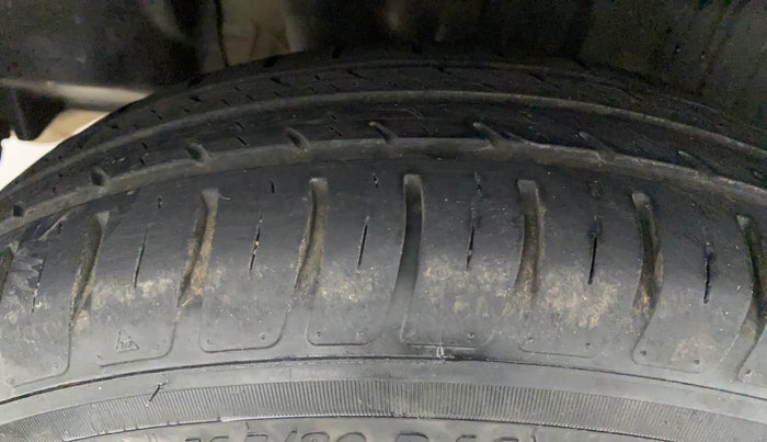 2021 Maruti Swift VXI, Petrol, Manual, 28,464 km, Right Rear Tyre Tread