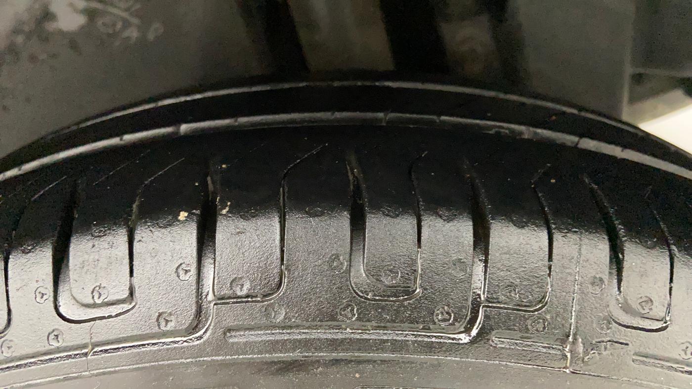 2015 Maruti Swift Dzire VXI, Petrol, Manual, 64,663 km, Left Rear Tyre Tread