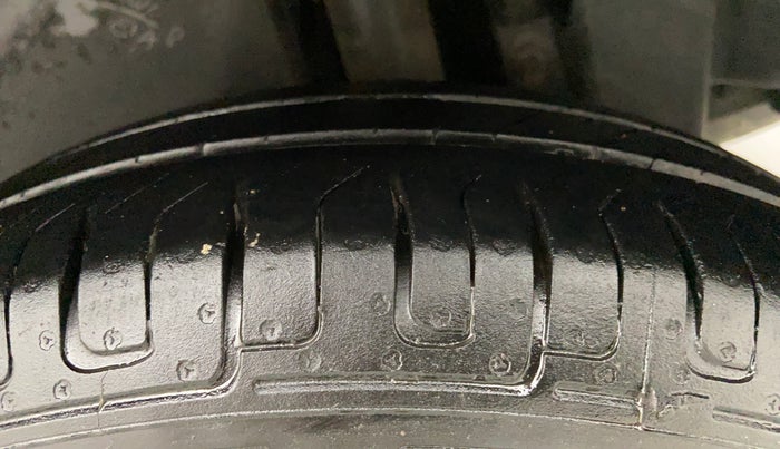 2015 Maruti Swift Dzire VXI, Petrol, Manual, 64,663 km, Left Rear Tyre Tread