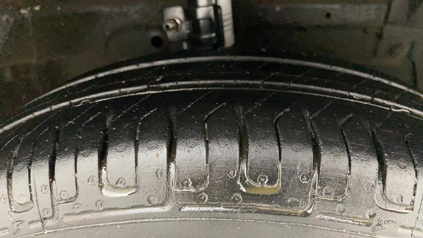 2015 Maruti Swift Dzire VXI, Petrol, Manual, 64,663 km, Right Front Tyre Tread