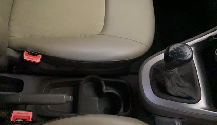 2014 Hyundai i10 SPORTZ 1.1, Petrol, Manual, 20,334 km, Gear Lever