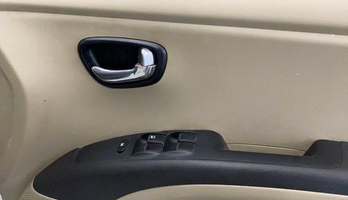 2014 Hyundai i10 SPORTZ 1.1, Petrol, Manual, 20,334 km, Driver Side Door Panels Control