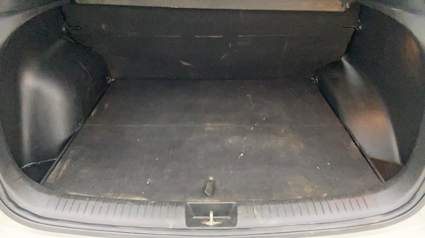 2016 Hyundai Creta SX PLUS 1.6 PETROL, Petrol, Manual, 82,518 km, Boot Inside