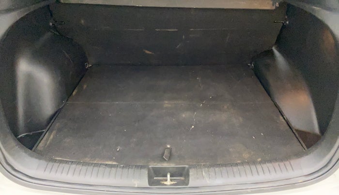 2016 Hyundai Creta SX PLUS 1.6 PETROL, Petrol, Manual, 82,518 km, Boot Inside
