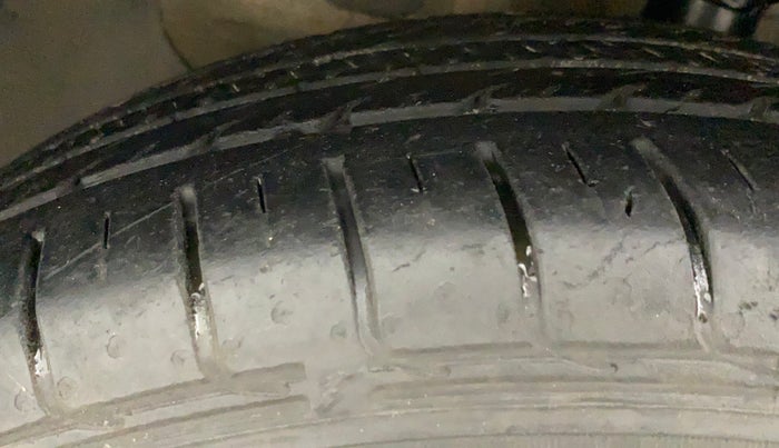 2016 Hyundai Creta SX PLUS 1.6 PETROL, Petrol, Manual, 82,518 km, Left Front Tyre Tread
