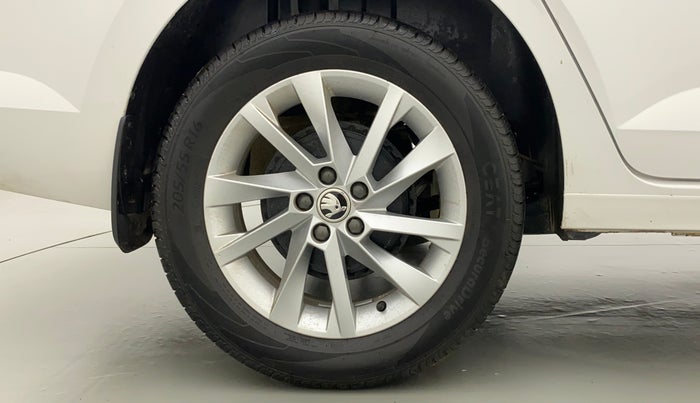 2022 Skoda SLAVIA AMBITION 1.0L TSI MT, Petrol, Manual, 1,298 km, Right Rear Wheel
