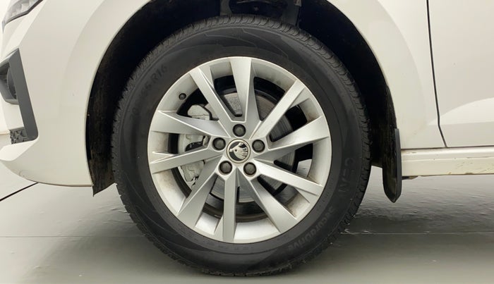 2022 Skoda SLAVIA AMBITION 1.0L TSI MT, Petrol, Manual, 1,298 km, Left Front Wheel