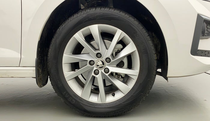 2022 Skoda SLAVIA AMBITION 1.0L TSI MT, Petrol, Manual, 1,298 km, Right Front Wheel