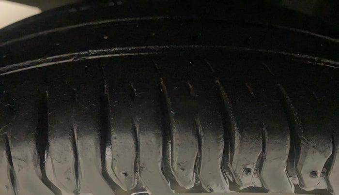 2013 Hyundai i10 SPORTZ 1.2, Petrol, Manual, 85,268 km, Left Front Tyre Tread