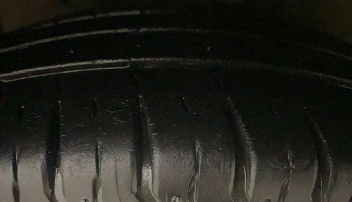 2013 Hyundai i10 SPORTZ 1.2, Petrol, Manual, 85,268 km, Right Front Tyre Tread