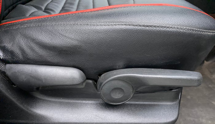 2017 Maruti Vitara Brezza ZDI, Diesel, Manual, 1,80,438 km, Driver Side Adjustment Panel