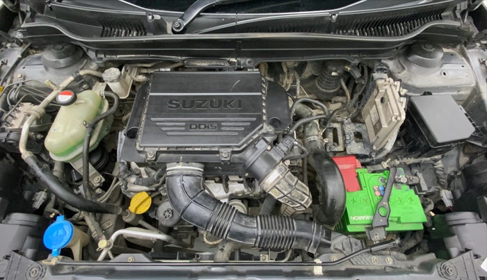 2017 Maruti Vitara Brezza ZDI, Diesel, Manual, 1,80,438 km, Engine Bonet View
