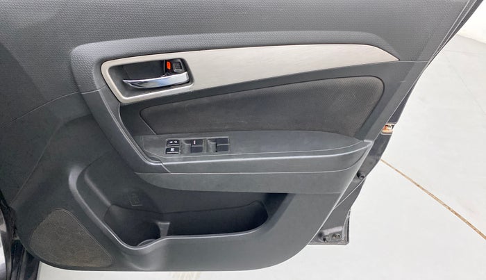 2017 Maruti Vitara Brezza ZDI, Diesel, Manual, 1,80,438 km, Driver Side Door Panels Controls