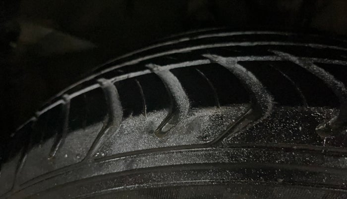 2014 Hyundai Elite i20 SPORTZ 1.2, Petrol, Manual, 40,874 km, Right Front Tyre Tread