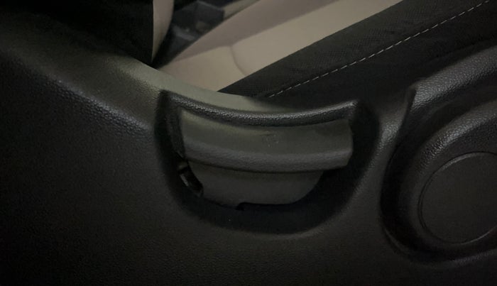 2014 Hyundai Elite i20 SPORTZ 1.2, Petrol, Manual, 40,874 km, Driver Side Adjustment Panel