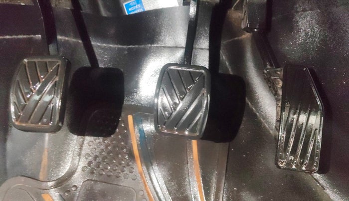 2021 Maruti Baleno DELTA PETROL 1.2, Petrol, Manual, 71,449 km, Pedals