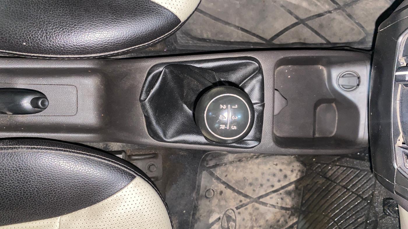 2014 Hyundai Eon ERA +, Petrol, Manual, 39,088 km, Gear Lever