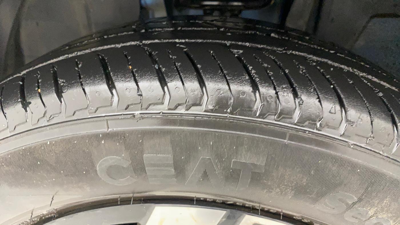 2023 Renault Kiger RXZ TURBO CVT DUAL TONE, Petrol, Automatic, 8,949 km, Left Front Tyre Tread