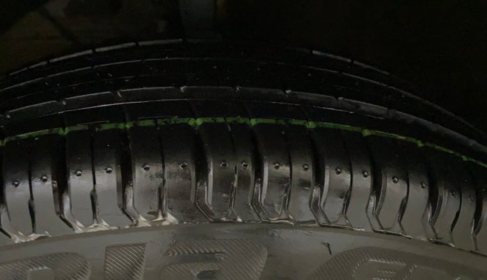 2021 Maruti Swift LXI, Petrol, Manual, 39,260 km, Left Front Tyre Tread