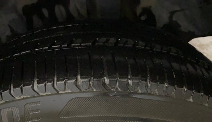 2021 Maruti Swift LXI, Petrol, Manual, 39,260 km, Left Rear Tyre Tread