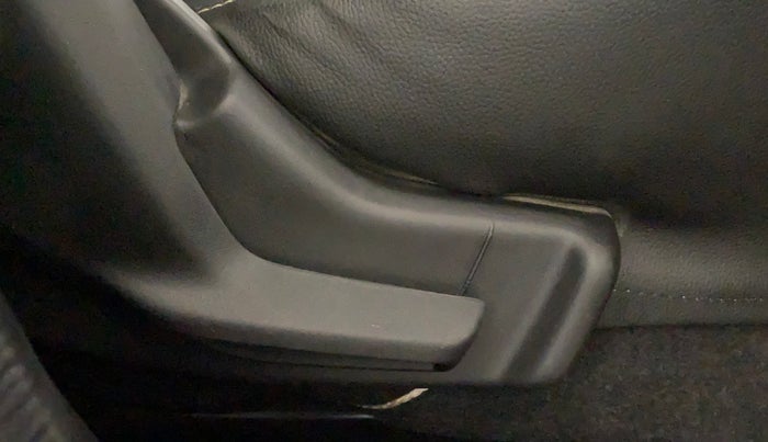 2021 Maruti Swift LXI, Petrol, Manual, 39,260 km, Driver Side Adjustment Panel