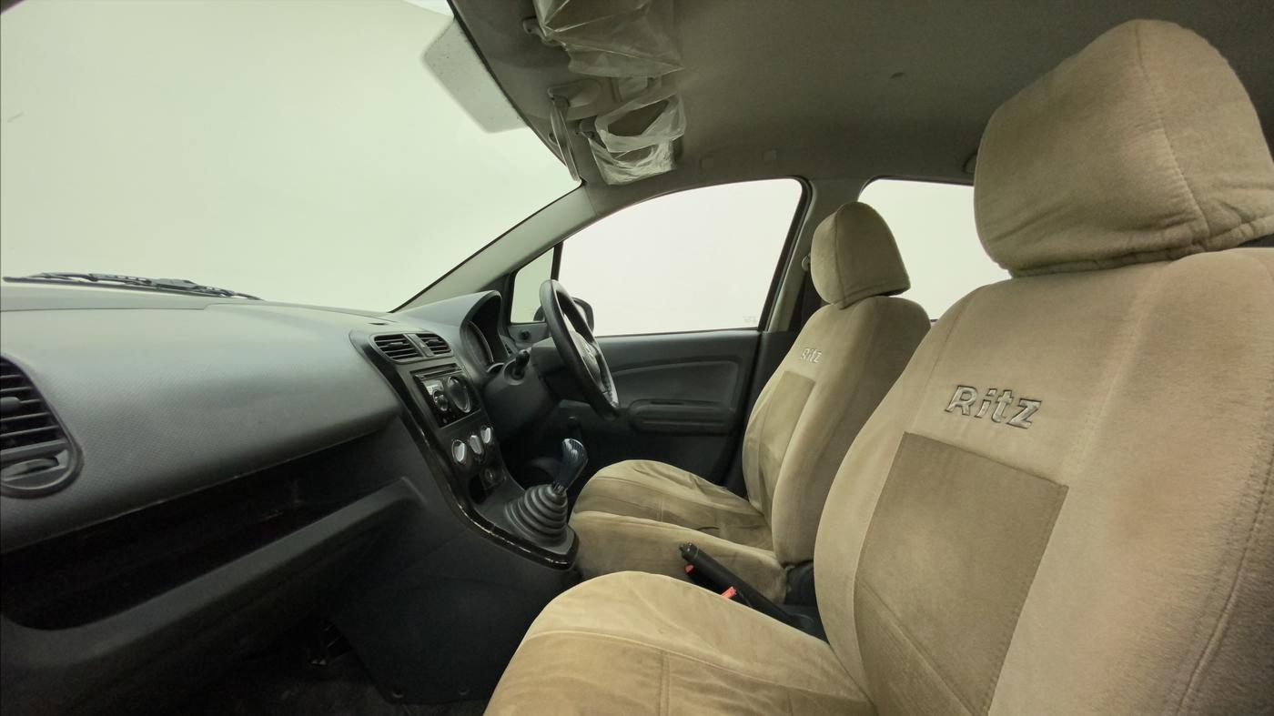 2010 Maruti Ritz LXI, Petrol, Manual, 1,22,580 km, Right Side Front Door Cabin