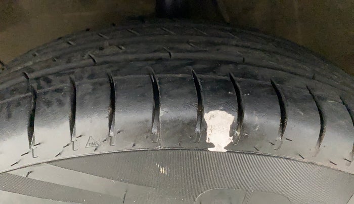 2010 Maruti Ritz LXI, Petrol, Manual, 1,22,580 km, Left Front Tyre Tread