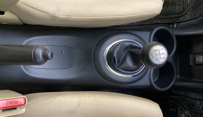 2015 Honda Mobilio 1.5L I-VTEC S, Petrol, Manual, 71,332 km, Gear Lever