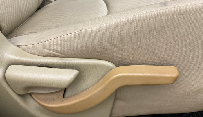 2015 Honda Mobilio 1.5L I-VTEC S, Petrol, Manual, 71,332 km, Driver Side Adjustment Panel