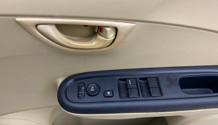 2015 Honda Mobilio 1.5L I-VTEC S, Petrol, Manual, 71,332 km, Driver Side Door Panels Control